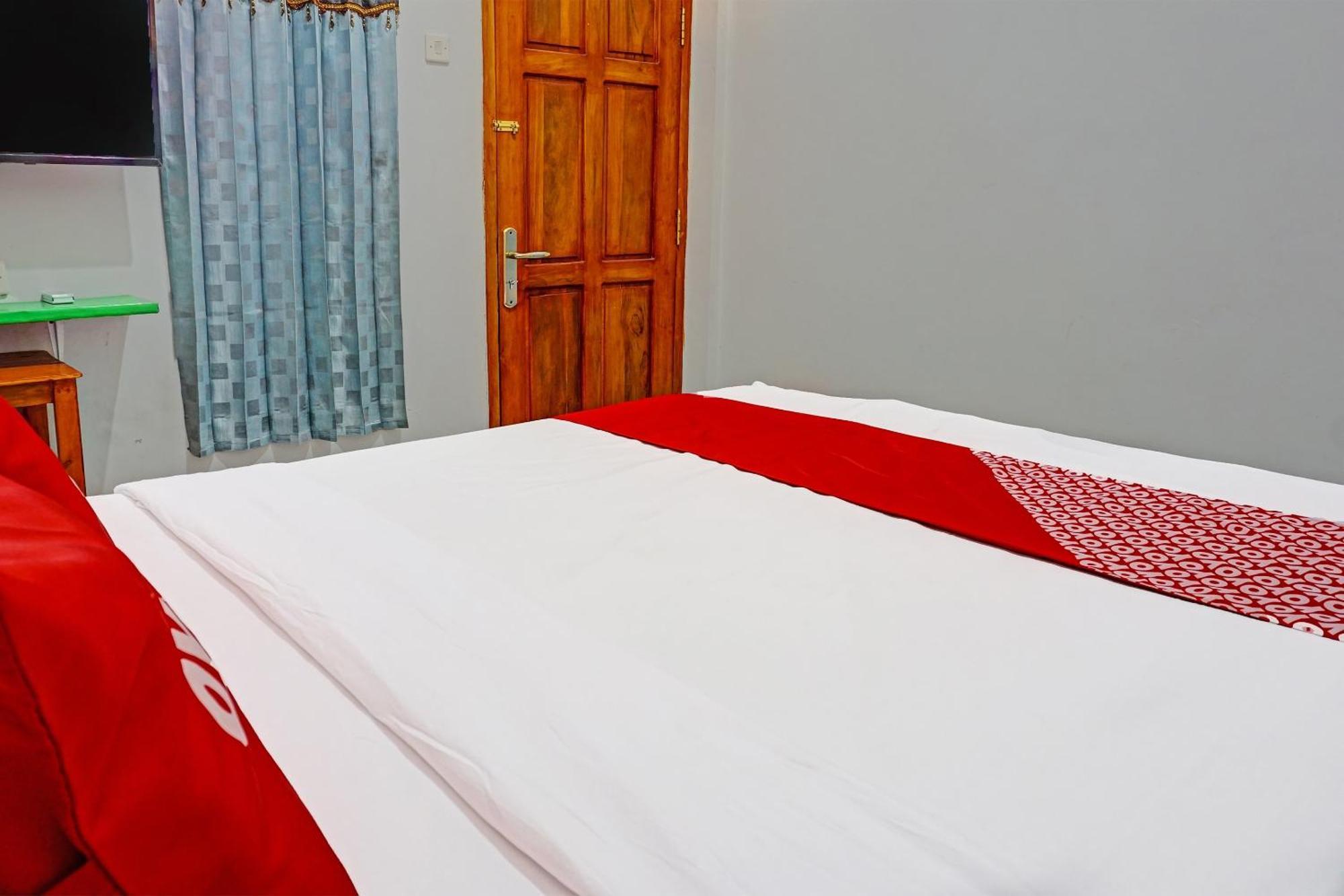 OYO 91599 Penginapan Mutiara Madiun Bagian luar foto