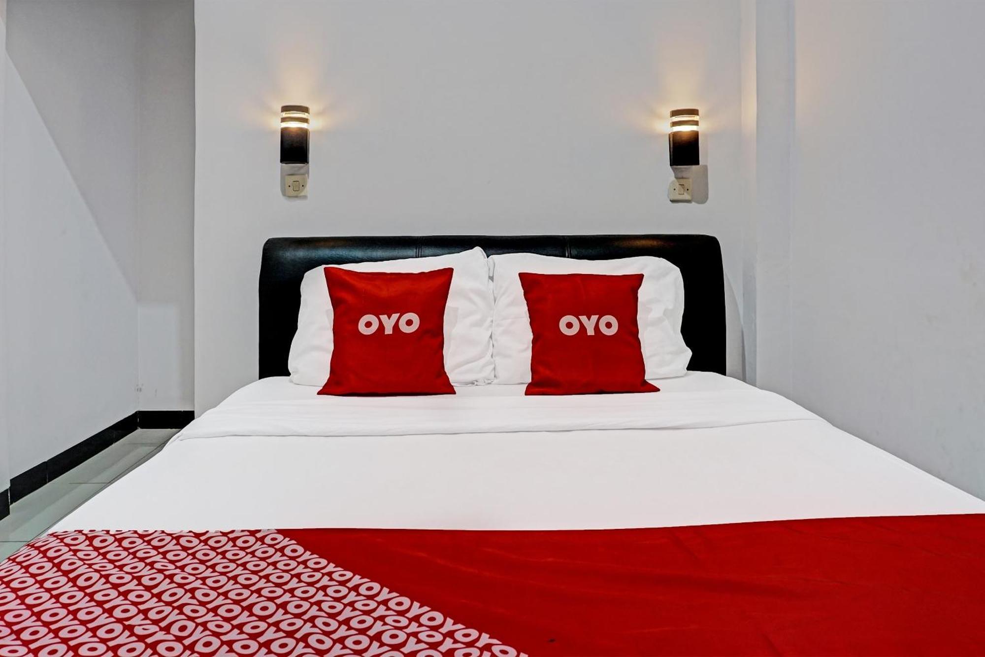 OYO 91599 Penginapan Mutiara Madiun Bagian luar foto
