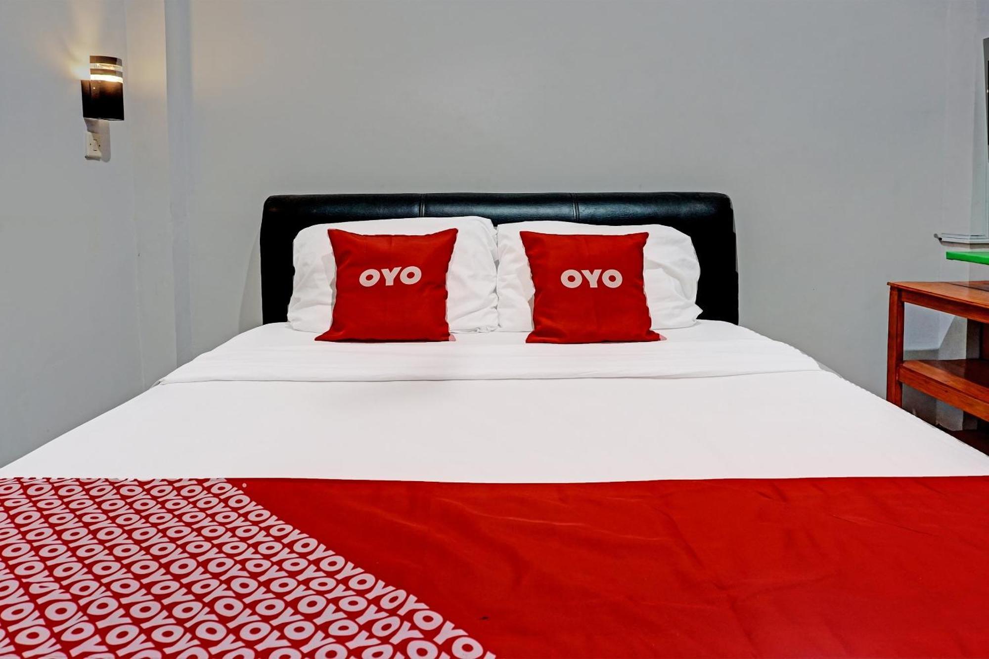 OYO 91599 Penginapan Mutiara Madiun Bagian luar foto