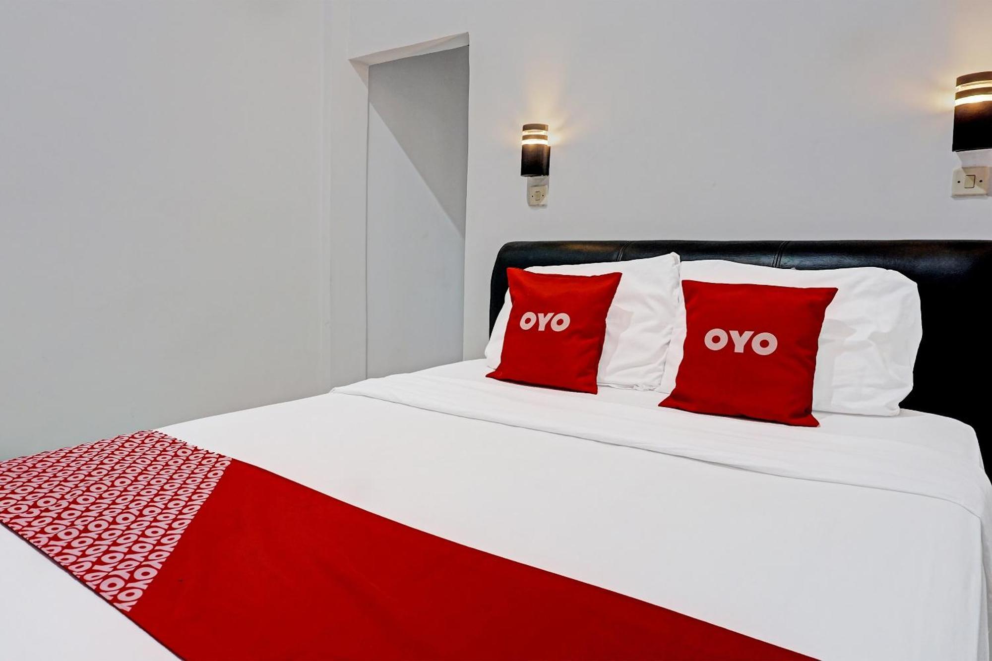 OYO 91599 Penginapan Mutiara Madiun Bagian luar foto
